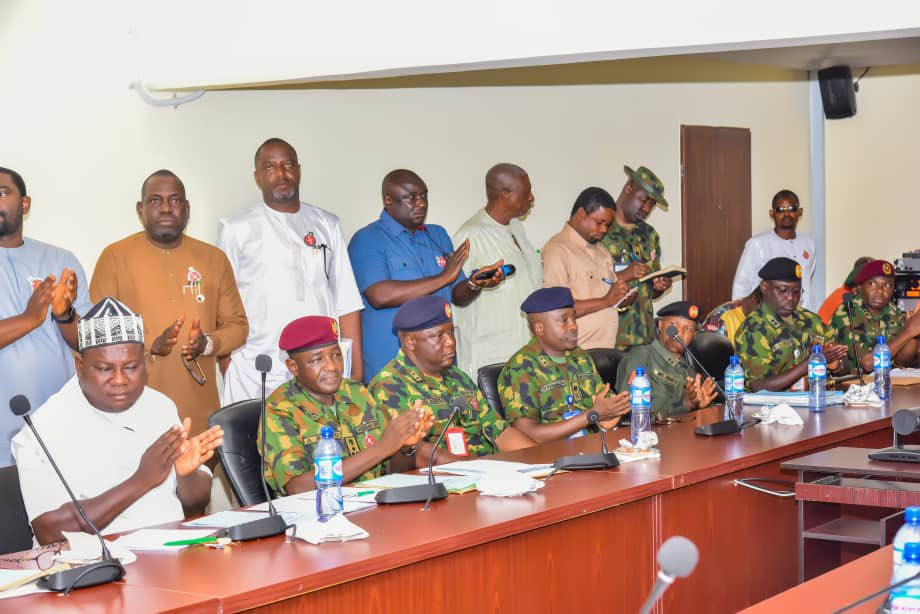 HyacinthAlia's tweet photo. Today, during our Exco meeting, we hosted the Chief of Army Staff, Lt. Gen. Taoreed Lagbaja, who came to Benue State for an official function.

After presenting our security challenges, including the outcomes of my prior discussions with him in Abuja a few days ago, the Chief of Army Staff reassured us that help is on the way as soon as next week as part of our strategy in returning the IDPs to their ancestral homes. 
 
I would like to extend my profound gratitude to the Chief of Army Staff and the Federal Government for their continued support and dedication to ensuring that peace, stability, and security is restored 100% in our dear state.