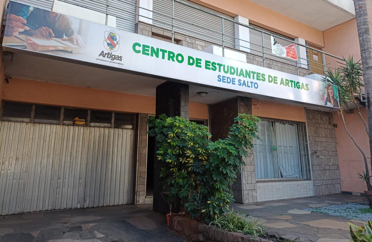 Un placer compartir con estos jóvenes en el Centro de Estudiantes de Salto, conocer sus vivencias, expectativas, experiencias y el desafío de esta etapa tan linda. 
Felicitaciones por su compromiso y el mejor de los éxitos en las diferentes carreras que han elegido.