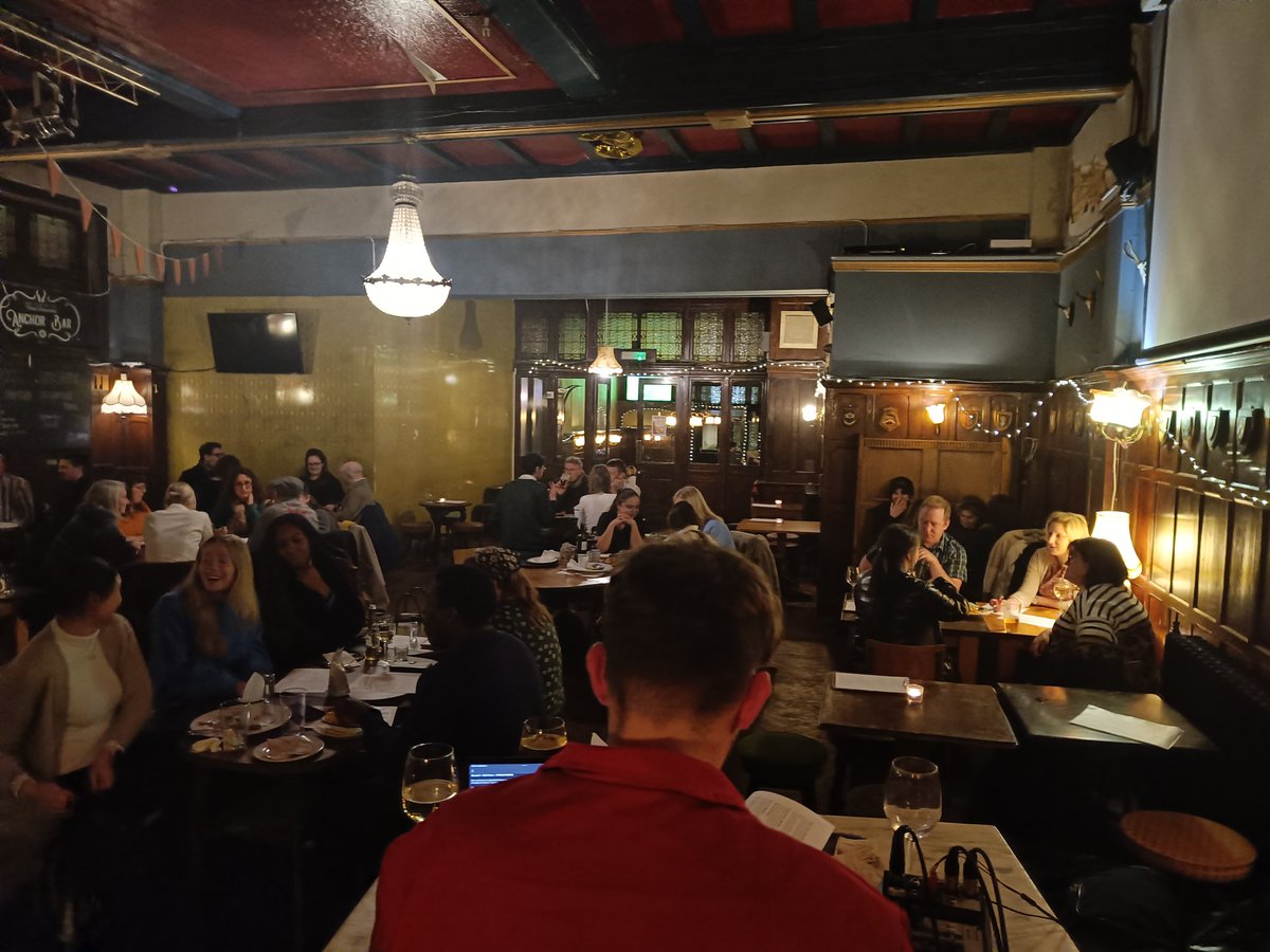 Amazing turn out for the @LegalActionGrp @londonlegal #greatlegalquiz. Thanks so much to Peter Hose for being our compere and for everyone braving the cold! #accesstojustice