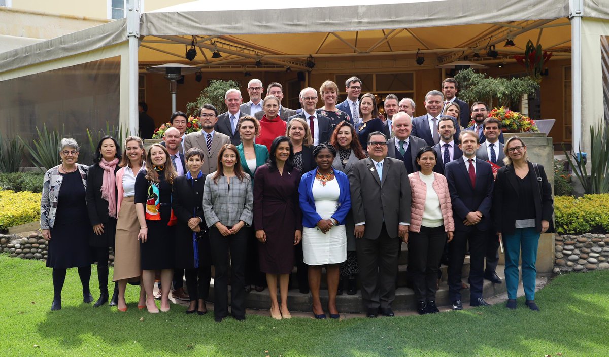 Hoy, en reunión con el Grupo de Cooperantes, GRUC, hemos trabajado, junto con la vicepresidenta de Colombia, @FranciaMarquezM, por la implementación del Capítulo étnico del acuerdo de paz. La cooperación internacional manifestó compromiso!