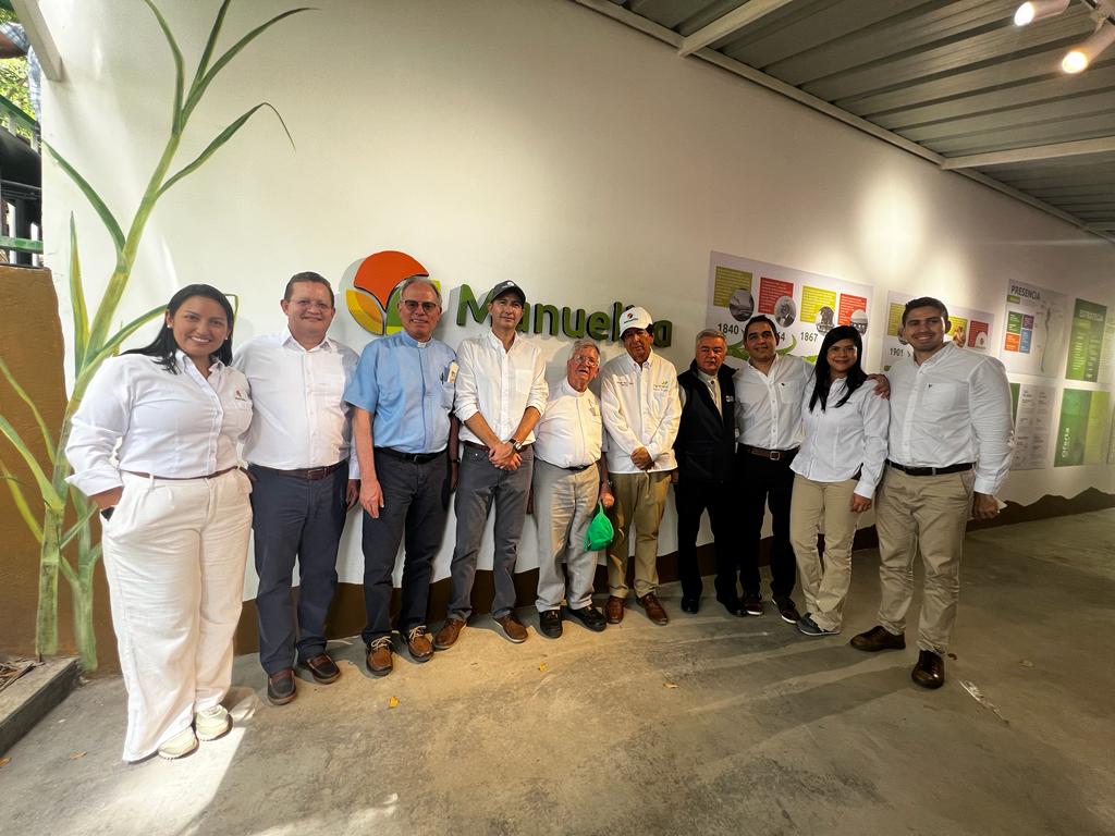 Manuelita160's tweet photo. Inauguramos este 29 de noviembre el #AulaDulceManuelita, espacio lúdico y recreativo ubicado en el Agroparque Sabio Mutis, como parte de las iniciativas conjuntas de #Manuelita y el @MinutodeDios, orientadas al bienestar social y la educación en #Colombia. (🧵) https://t.co/lpwWiKoJZ0
