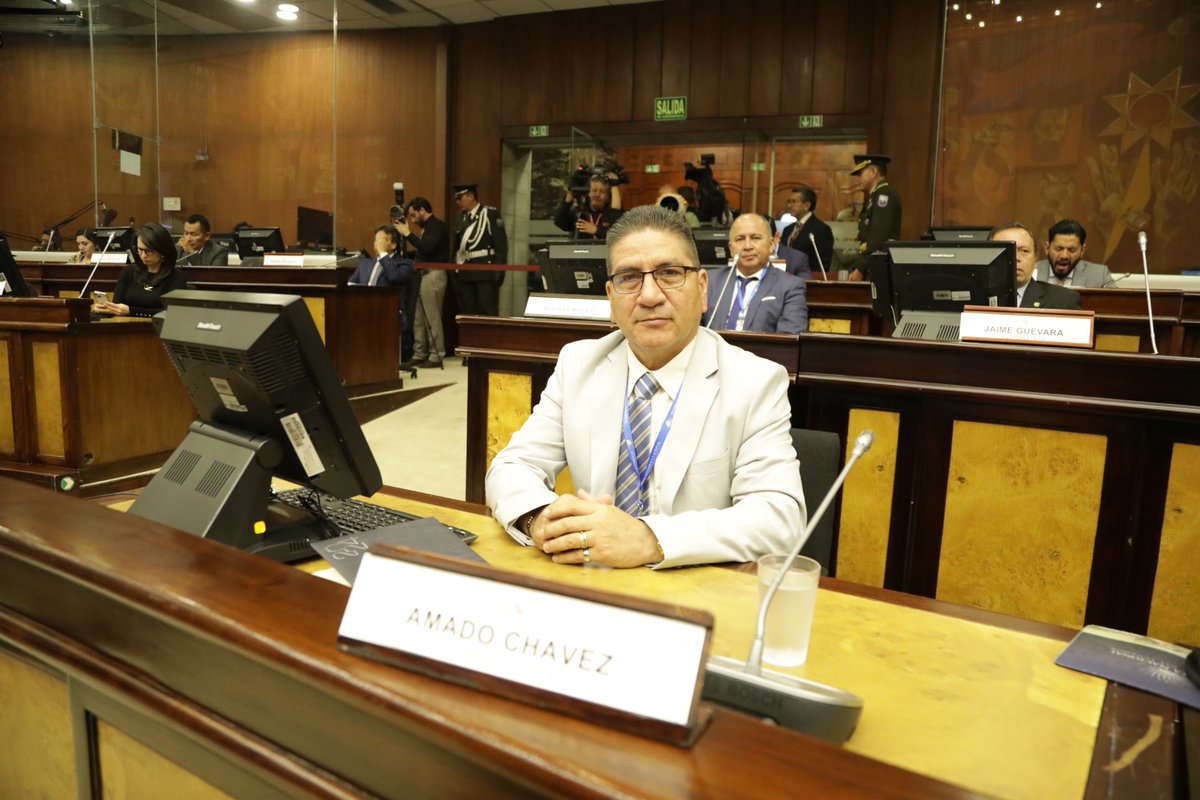 AmadoChavezEC's tweet photo. Votamos a favor para la aprobación de la "LEY QUE GARANTIZA LA EQUIDAD SALARIAL ENTRE HOMBRES Y MUJERES", que busca garantizar la igualdad de remuneración y cualquier forma de retribución económica entre hombres y mujeres.

#amadochavezasambleista
#AsambleaNacional https://t.co/4QIsiHY34r