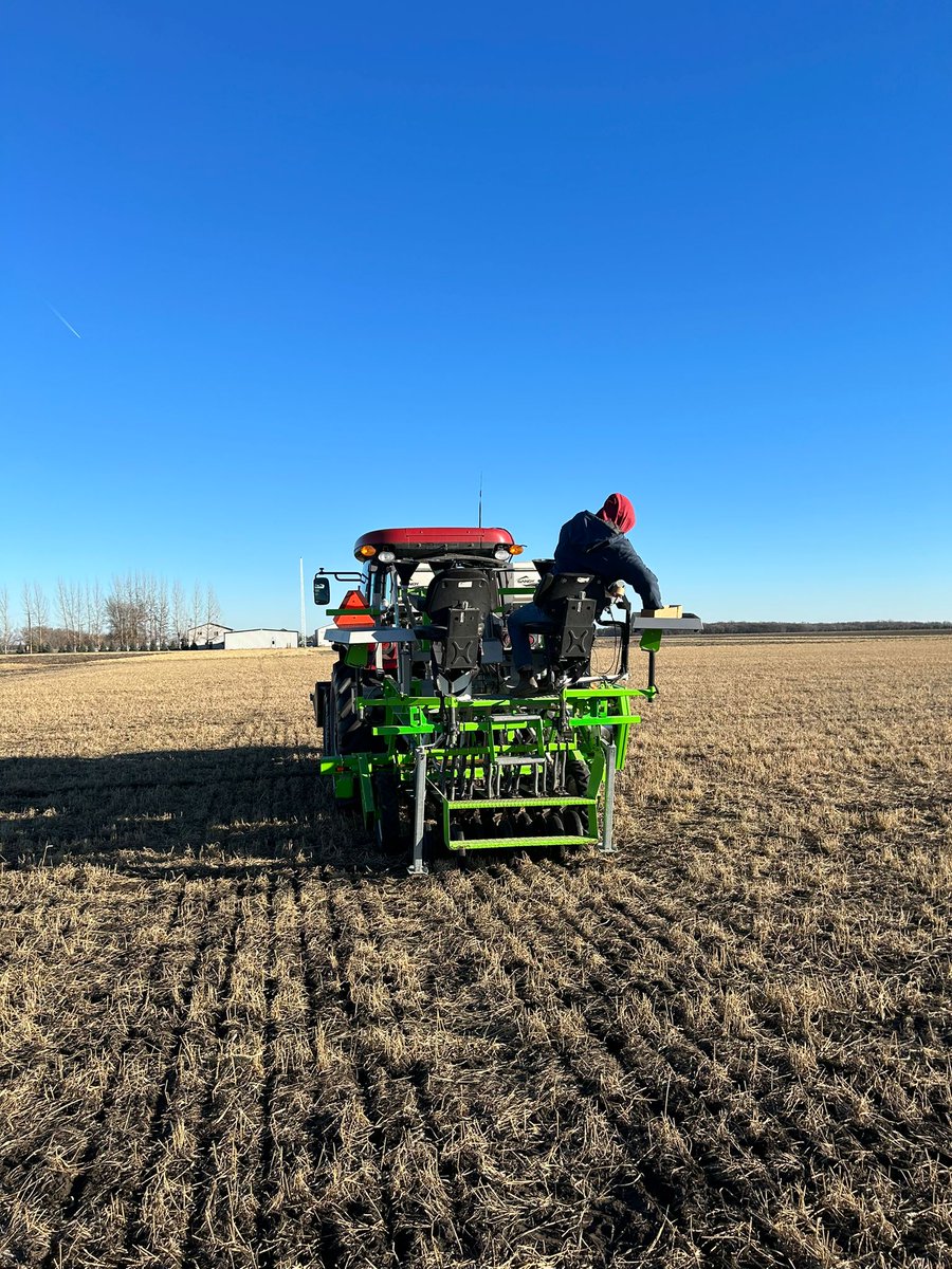 DHGillis's tweet photo. The dedicated team @DLseeds out getting a head start on #plant24 😀 https://t.co/cAyfm8a4tp