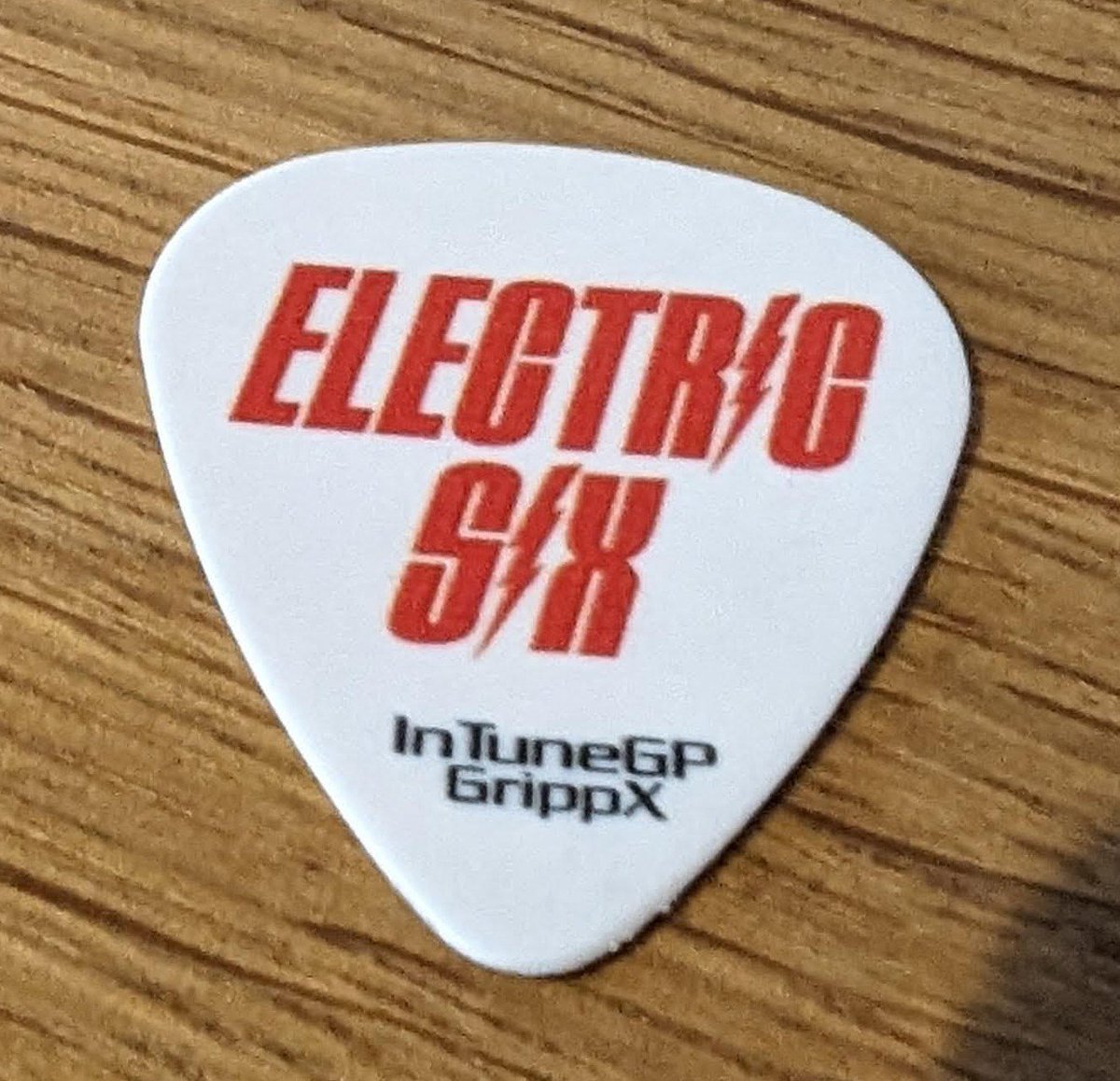 cat_mckennaRD's tweet image. Wow, @electric6 last night 👌🕺 @TheCrescentYork 🔥🔥🔥 #firetour. Also got a memento thanks to my quick reactions 👇.