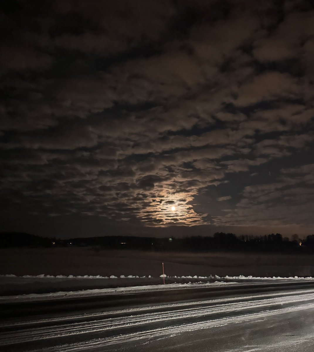 MoisioJuha's tweet photo. Moon rising. #halikko @Salonkaupunki https://t.co/5IrHmvnpkY