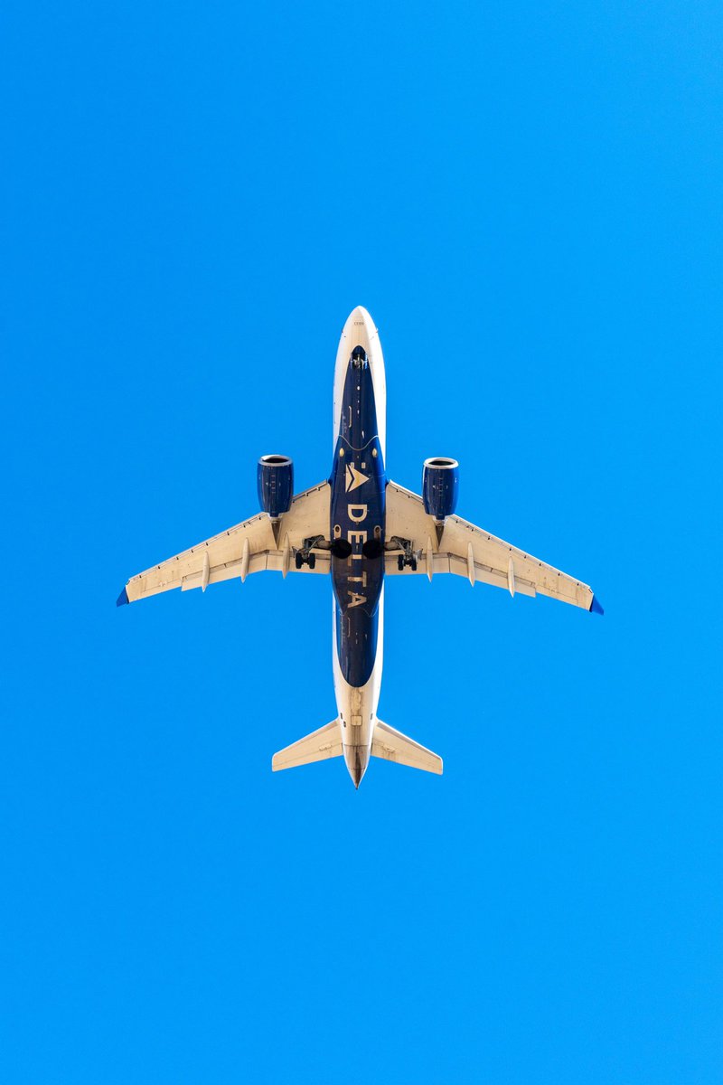 cycle_earth's tweet photo. フェニックスにて飛行機頭上を飛び交ってたので撮ったら溢れる おもちゃ味
#デルタ航空 #飛行機 #自転車世界一周 https://t.co/bcq8Grr5YW