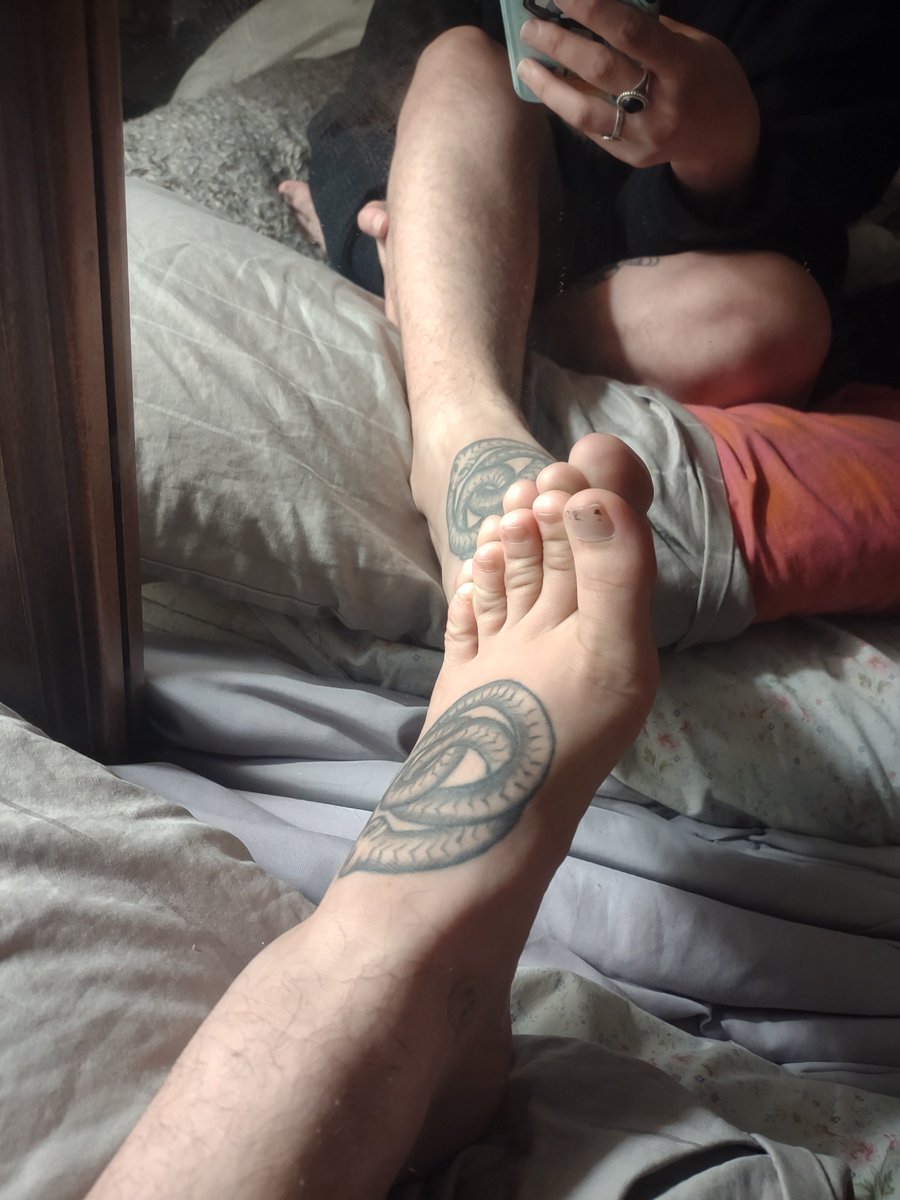 whinylilwormy's tweet photo. #foot #feet #footfetish #toes #fetishartist https://t.co/CVveTXF3jp