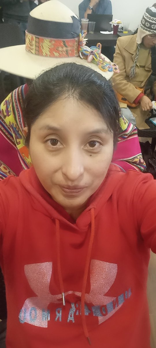 Mantente,positiva,valiente,
hermosa,alegre,carismatica asi eres tu glad 😇😁🤗🤑