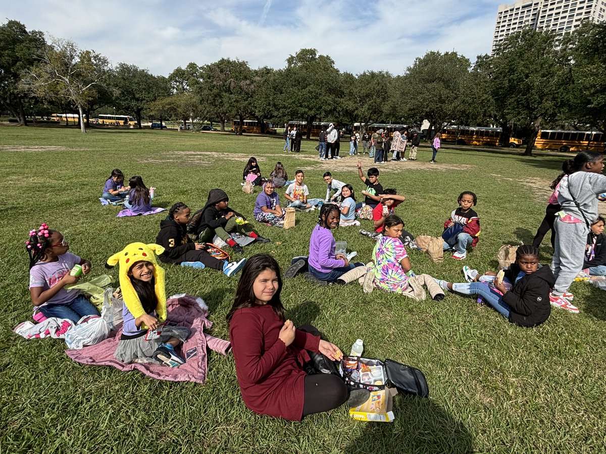 MrsBergman93's tweet photo. Third grade field trip to Main Street Theater to see Beauty and the Beast and a picnic in the park! #thirdgrade #wildcatproud @HumbleISD_LLE @HumbleISD @cassreescano @ArmyAg86 🎭🚌🧺 https://t.co/SkyZH5eFxx