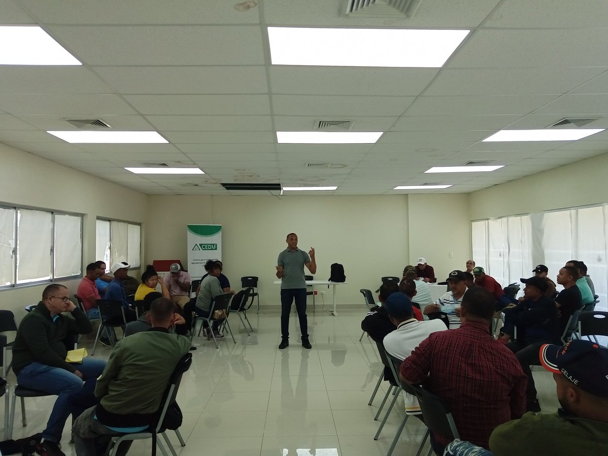 AgriNorcentral's tweet photo. Los días 27/28/29-11/2023. En la Regional Norcentral liderada por Pablo de Moya, se llevó a cabo el Curso: Elaboración de Insumos para la Producción de Agricultura Orgánica, (compost, bokashi, repelentes de neem y Apichi), auspiciado por @CEDAF_RD para técnicos de @AgriculturaRD https://t.co/vw80o6Bvaj