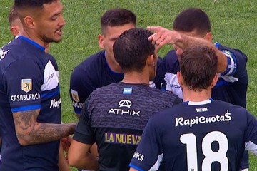 pujolfernando's tweet photo. #GELP Andrés Merlos, el árbitro que le anuló mal un gol a #Gimnasia 🐺  ante Barracas y que después le cobró un penal inexistente en su contra, es el elegido para dirigir el partido desempate ante #Colon. https://t.co/YQksKWkEFn