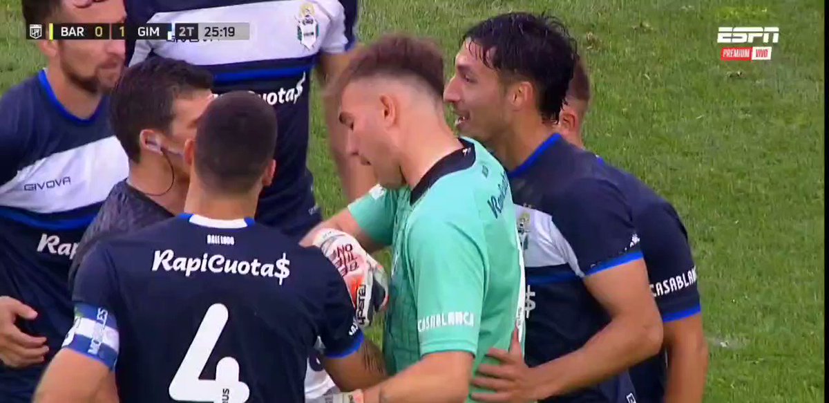 pujolfernando's tweet photo. #GELP Andrés Merlos, el árbitro que le anuló mal un gol a #Gimnasia 🐺  ante Barracas y que después le cobró un penal inexistente en su contra, es el elegido para dirigir el partido desempate ante #Colon. https://t.co/YQksKWkEFn