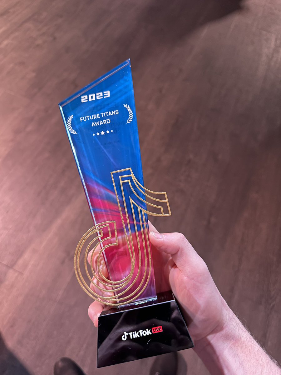 Centus 🌸 tweet media