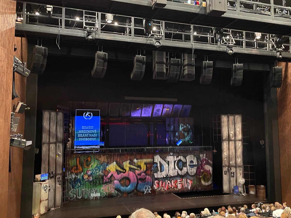 retroturistika's tweet photo. Dnes jsem byl na zkoušce muzikálu Jesus Christ Superstar v Plzni v DJKT na Nové scéně a moooc se mi to líbilo - mohu jen doporučit 🤪😎 #DJKT #divadlo #muzikal #Plzen #cesko #theatre #jesuschristsuperstar #czechia #musical
https://t.co/6pWd6YtHa8 https://t.co/M25pvMg3yx