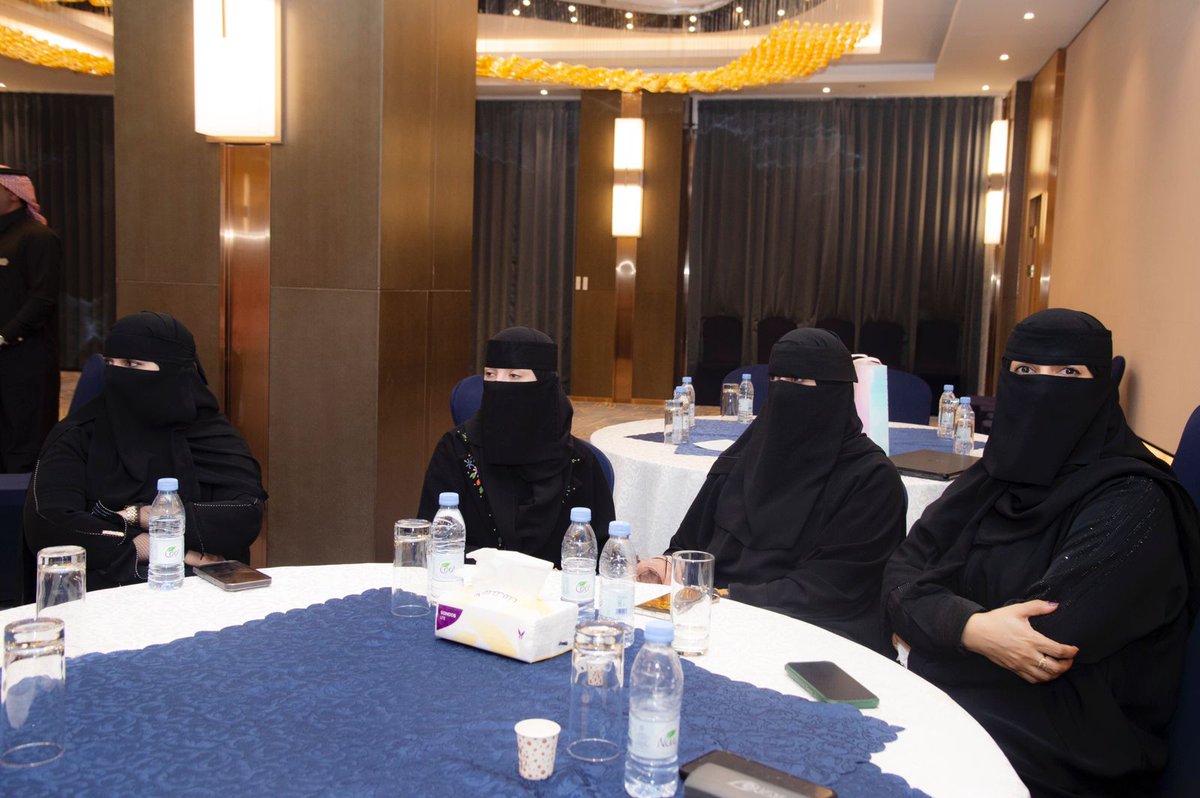 MOE_ARP's tweet image. #صور |
بمشاركة 14 مكتب تعليم أهلي وعالمي، وبحضور 80 مشرفا ومشرفة..
اُختتم صباح اليوم بـ #تعليم_عسير ، البرنامج الوزاري "الزيارات التبادلية" بين منسوبي ومنسوبات مكاتب التعليم الأهلي والعالمي على مستوى إدارات التعليم في المملكة؛ بهدف تبادل الخبرات والاطلاع على أفضل الممارسات في…