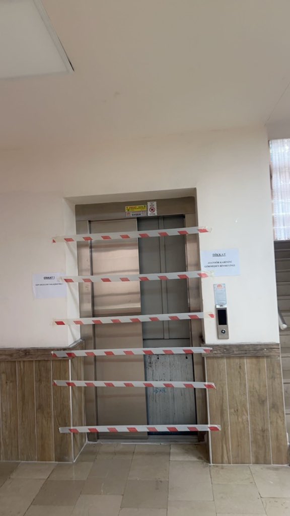 Ne su sorunu ne de asansör sorunu bitmiyor!

Giresun Sahil Kız KYK Yurdu'nda günlerdir sular kesikken, asansörler çalışmıyorken yurt yönetimi  sorunların çözülmesi için hiçbir şey yapmıyor.

Öğrenciyi oyalamayı bırakın, nitelikli barınma koşulları sağlayın. <a href="/GSB_KYGM/">Kredi ve Yurtlar Genel Müdürlüğü</a> <a href="/GSB_Giresun/">Giresun Gençlik ve Spor İl Müdürlüğü</a>