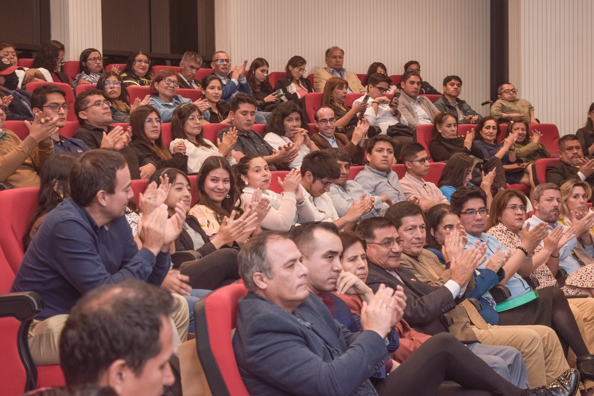 PeruPaisDigital's tweet photo. #PorUnPerúDigital | ¡Así se vivió la clausura del Laboratorio de Innovación Ciudadana #LABICPE! 💪🏻
Durante la sesión, promotores y colaboradores socializaron sus proyectos frente a la ciudadanía, entidades y laboratorios del país. https://t.co/25ZH9gWnwf