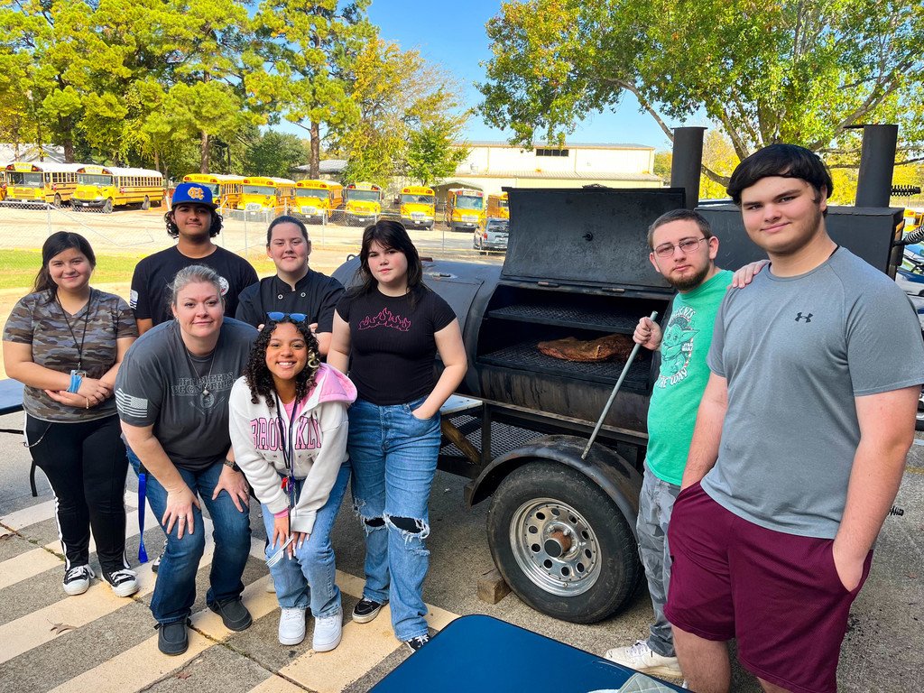 ChapelHill_ISD's tweet photo. We're turning up the heat in our Culinary program! ๐ฅ Our CTE students are learning about mastering the art of barbecuing โ from smoke to sizzle. #BBQClub https://t.co/ilQoDMw2zd