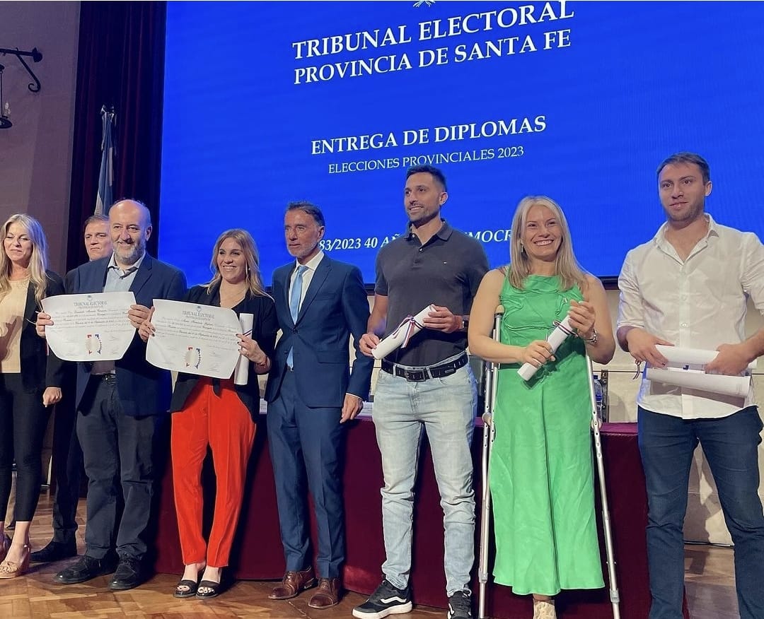 Hoy recibí por parte del Tribunal Electoral de la Provincia de Santa Fe el certificado que me acredita como concejal de la ciudad de Rosario. Un nuevo comienzo con expectativa y responsabilidad.