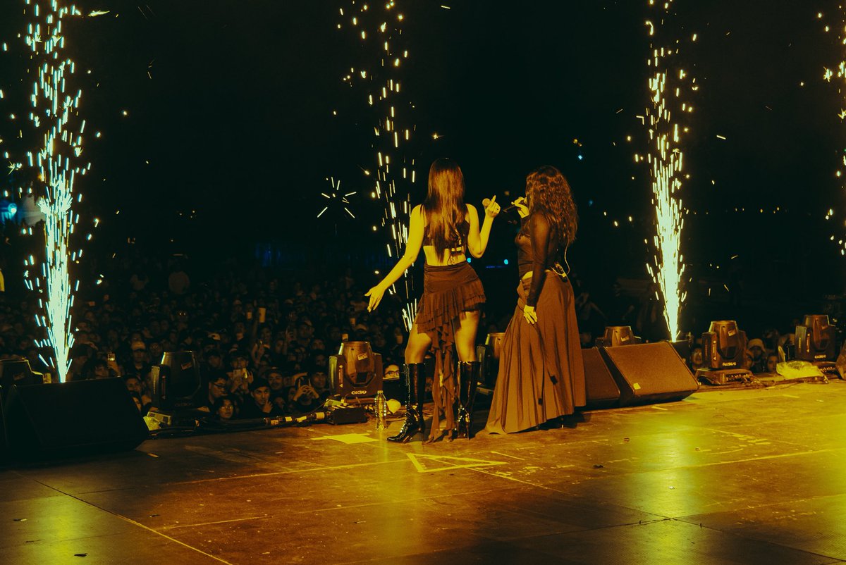 PaulaCendejas's tweet photo. me atrevo a decir que méxico es mi segunda casa, eternamente agradecida a cada persona q se unió el domingo al FlowFest  🤯🤯🤯🖤 te amoooooo méxico 🇲🇽 y gracias a mi reina @grrrlultra x montarse conmigo 👯‍♀️ https://t.co/mP8u6PxcQ0