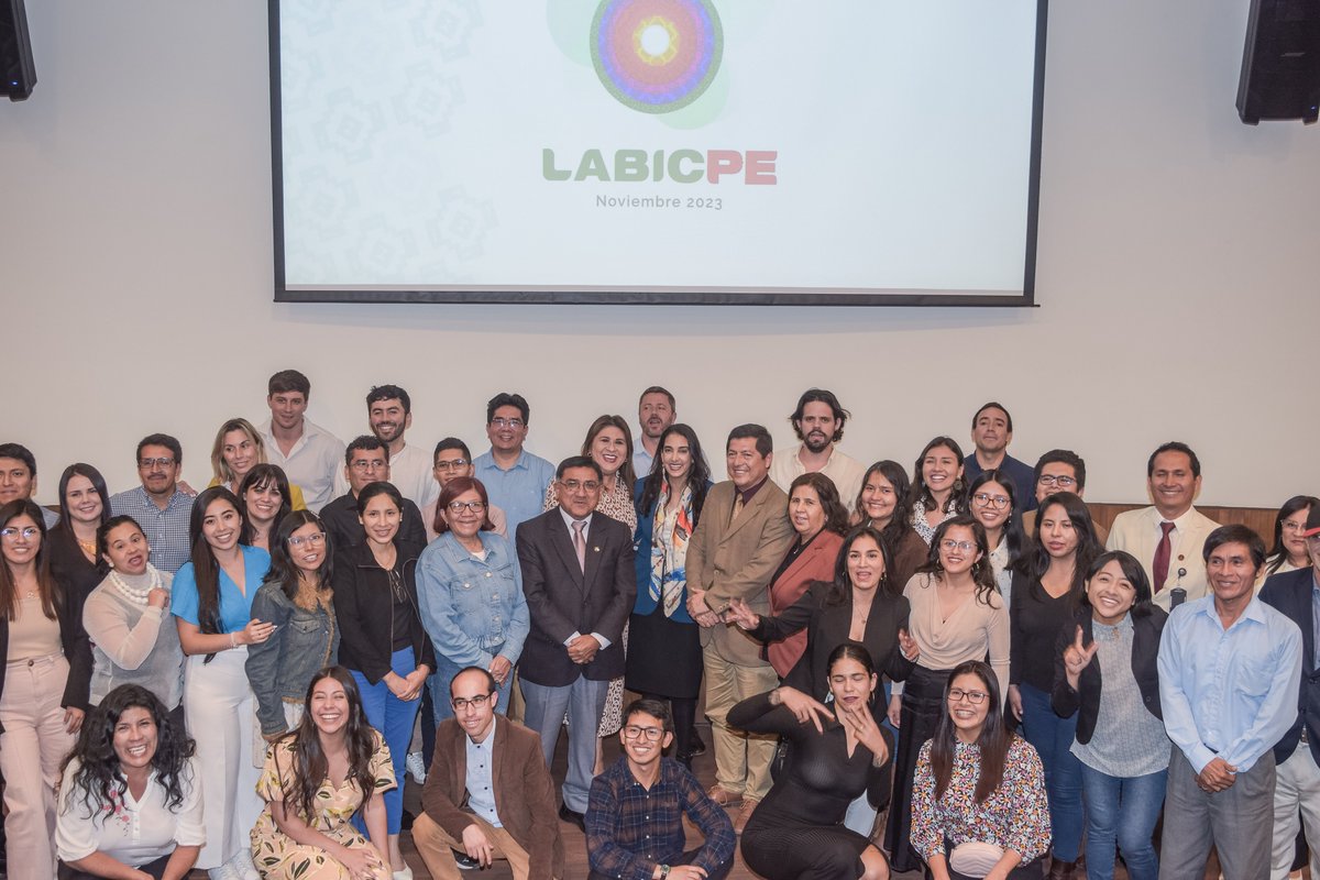 PeruPaisDigital's tweet photo. #PorUnPerúDigital | ¡Así se vivió la clausura del Laboratorio de Innovación Ciudadana #LABICPE! 💪🏻
Durante la sesión, promotores y colaboradores socializaron sus proyectos frente a la ciudadanía, entidades y laboratorios del país. https://t.co/25ZH9gWnwf