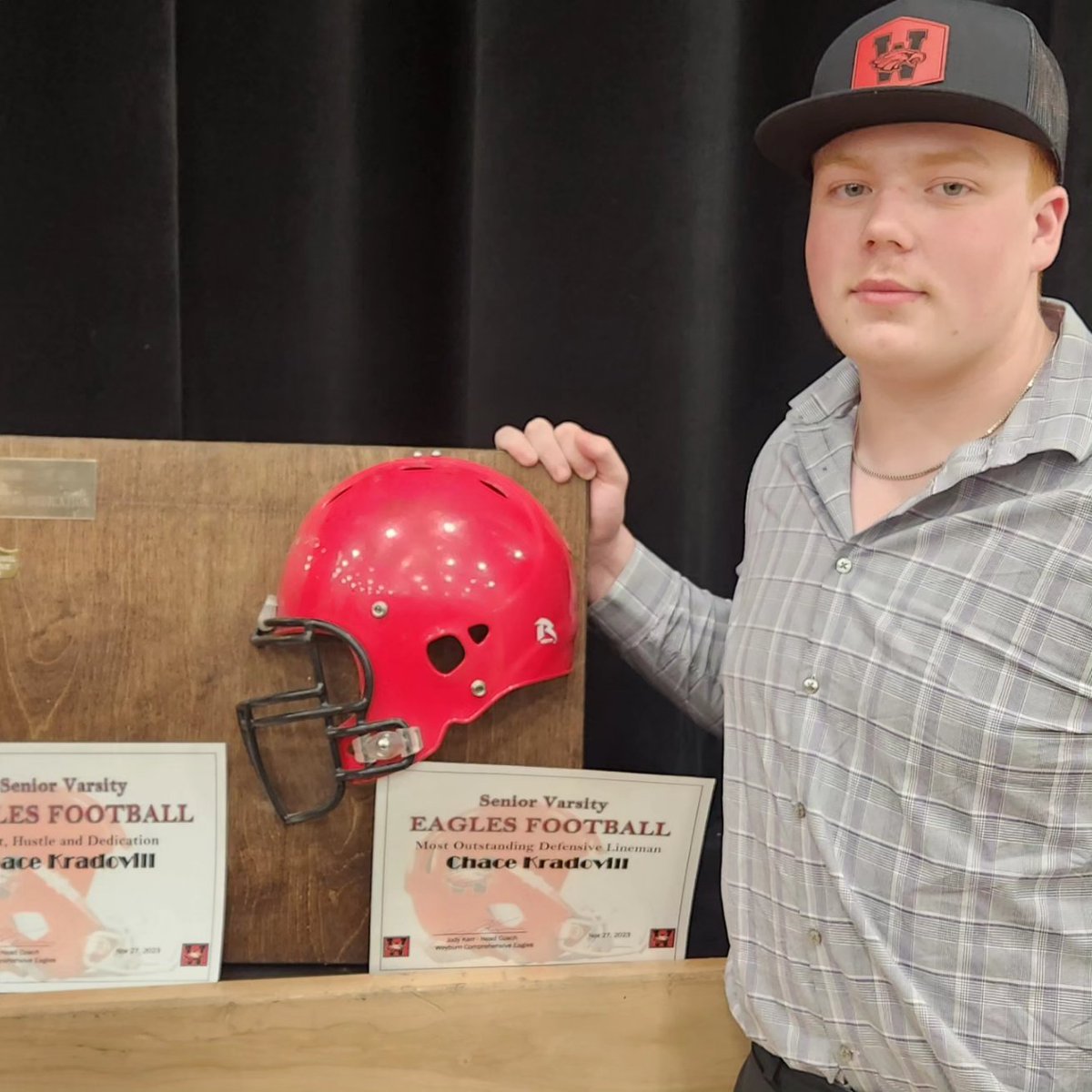 Awards ceremony on Monday night <a href="/ChaceKradovill/">Chace Kradovill</a> coming home with Heart, Hustle and Determination award shared with <a href="/OwenIstaceFB/">Owen Istace</a> and Best Defensive Lineman Congratulations buddy. Beat of luck to you in the future.