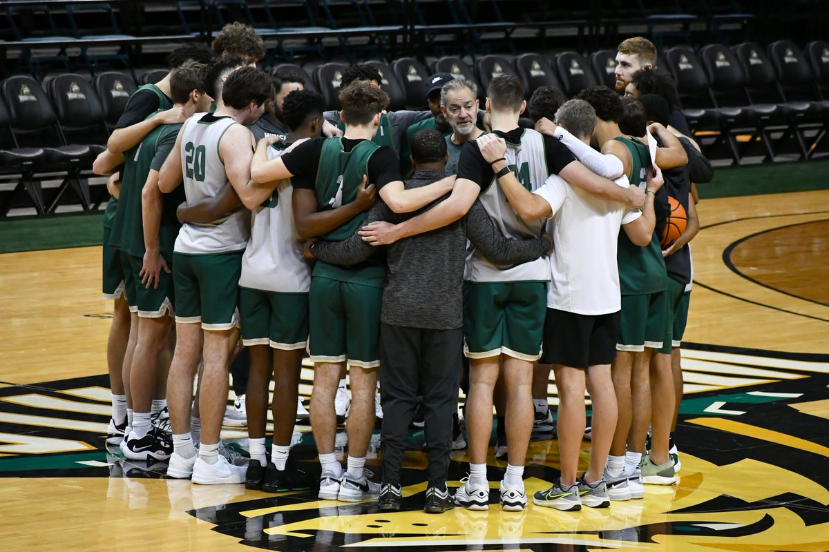 WSU_MBB's tweet photo. Back as the home team tonight!

#RaiderUP | #RaiderFamily https://t.co/CZ4R5xp2Yk
