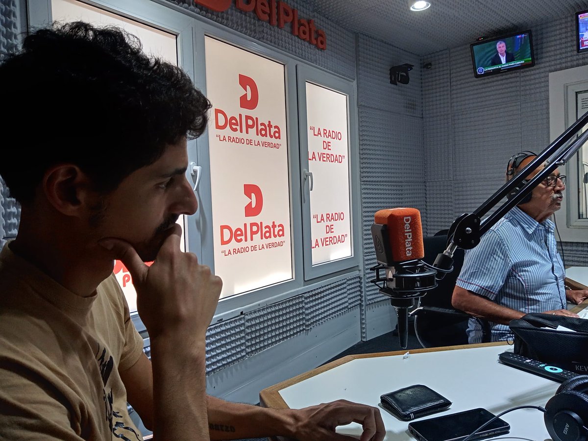 Visita a mi maestro del #periodismo #tomasdelduca que 20 años no es nada pero son mucho. Gracias. <a href="/RadioDelPlata/">Radio Del Plata</a> #domingoradio
