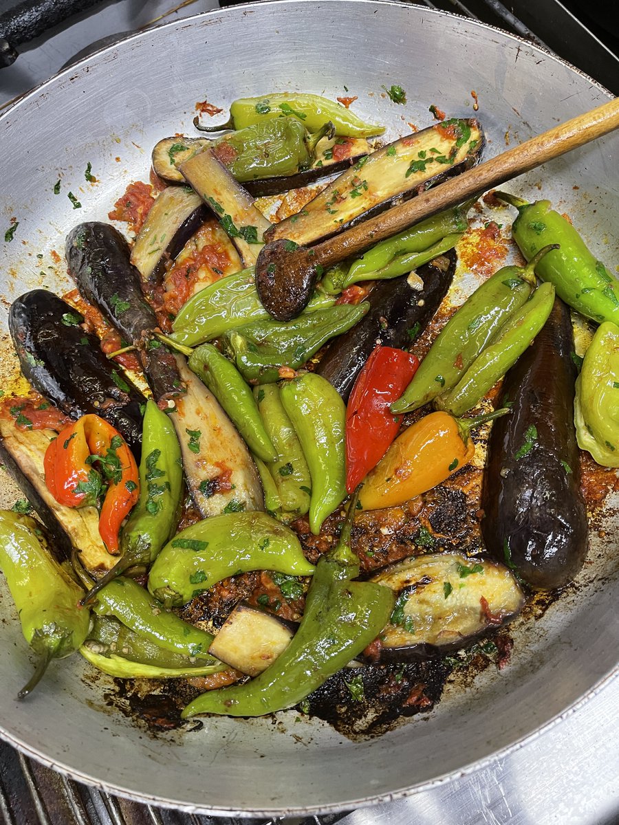 almashealthyck's tweet photo. What do you add to your dinner sides?
#almashealthycooking #tastyfood #ihopeyoutryit #foodies #appetizers #yummy #deliciousfood #heirloomtomatoes #organicfood #pickyourfood #groceryshopping #grocery #groceries #sweetpeppers https://t.co/nWUswdbxdf