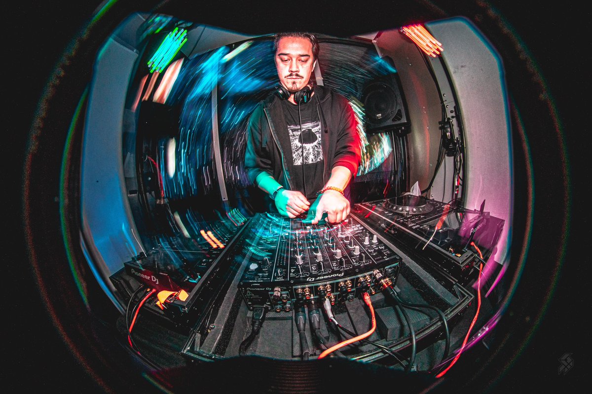 RuntimeDnb's tweet image. Rockin’ the crowd at @FireUpEsports with RUNTIME DNB:

TIKTAK 
SCREWTAPE
KINETIK 

📸💥 Tapsftw (ig)