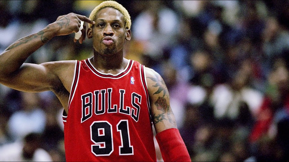 Dennis Rodman es uno de los personajes más excéntricos que dio el deporte. Desde niño sufrió bullying. A los 18 años su madre lo echó de su casa. "Pasé dos años en la calle. Podía haber sido traficante. Haber terminado en la cárcel o muerto. Pero me gustó el básquet".