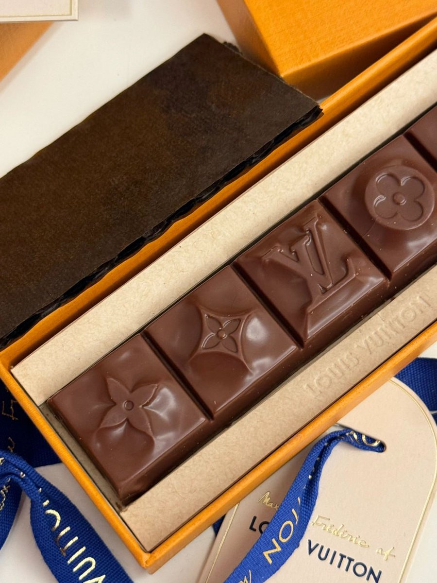 Alia850314's tweet photo. The business scope of LV design is becoming more and more extensive🤣
#LV #chocolate #Luxury https://t.co/9QVZqFvCpj
