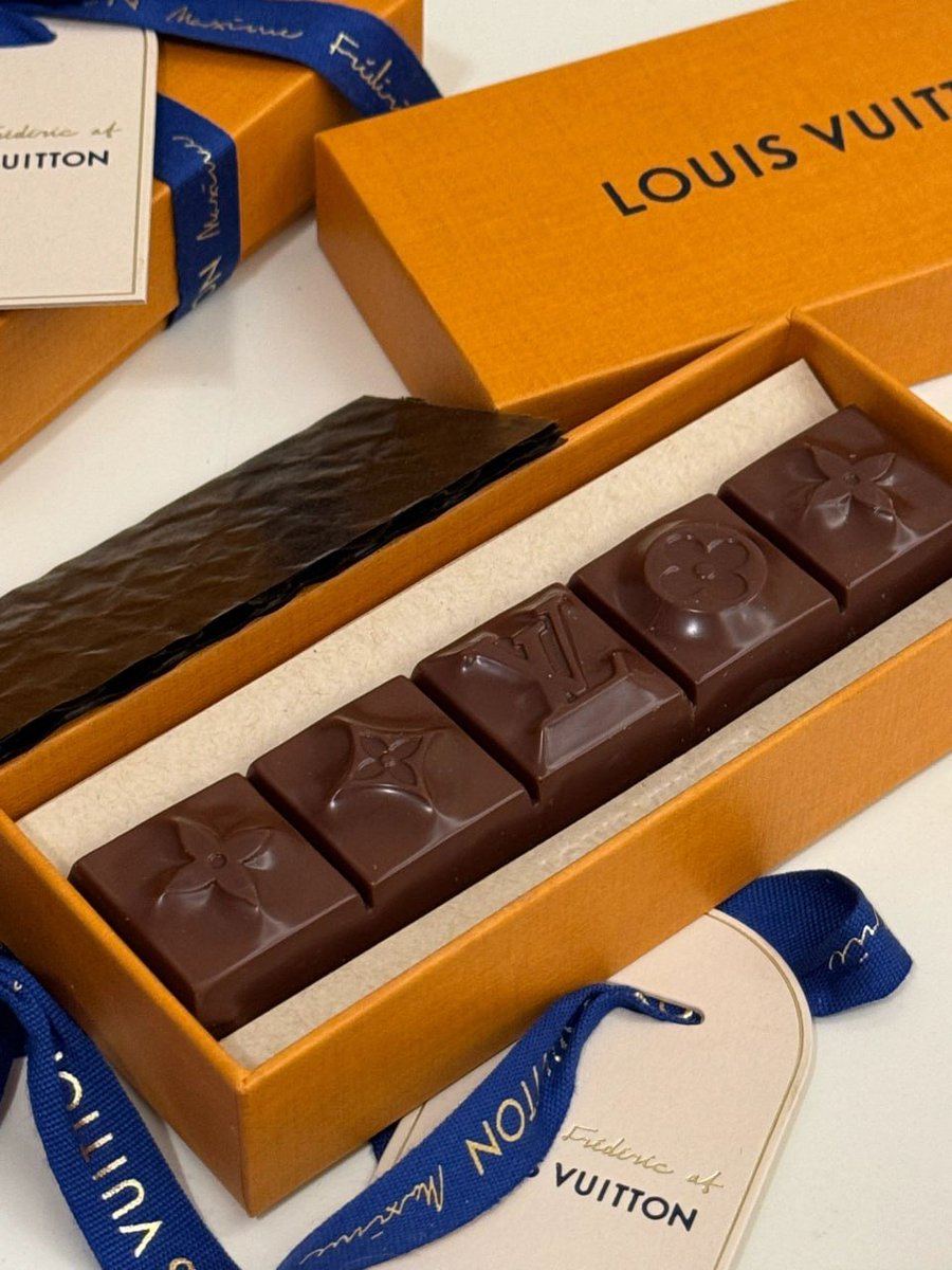 Alia850314's tweet photo. The business scope of LV design is becoming more and more extensive🤣
#LV #chocolate #Luxury https://t.co/9QVZqFvCpj