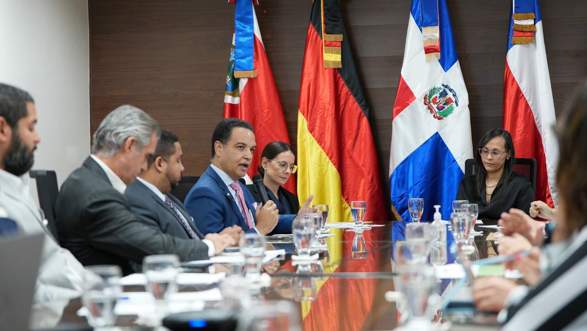El viceministro de Ahorro y Eficiencia Energética, <a href="/alfonsorotej/">Alfonso Rodriguez</a>, participó en el Acto de Cierre Cooperaciones Triangulares de Alemania y República Dominicana con Chile, Costa Rica y Cuba. 

🌐#CooperaciónMEMRD🫱🏼‍🫲🏽
🗣️#DiálogosMEMRD💬