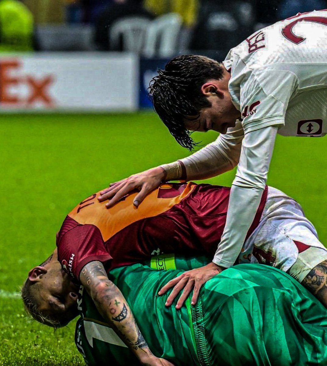 ksmtblgc's tweet photo. Emek 💛❤
#Galatasaray https://t.co/HPS7e5Hbqn