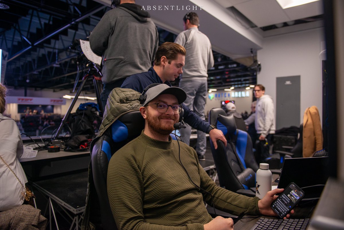 BEwanchyshyn's tweet photo. Had an incredible evening yesterday at Silent Ice Center, putting the new production room to the test with our skilled @4vengeancemedia team!

📸: @AbsentlightRaw https://t.co/hGncrU9Hpp