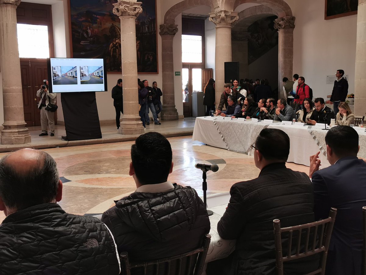 FernandoHeOz's tweet photo. Durante el Consejo Municipal de Desarrollo Urbano, que preside el alcalde @josejoseantonio, la directora de @urbano_dgo, presentó la plataforma “Desarrollo Urbano Digital" y diversos logros en los que, como miembro del Consejo, el @Infonavit ha sido parte. #InfonavitDurango https://t.co/Ik5gvA7LqF