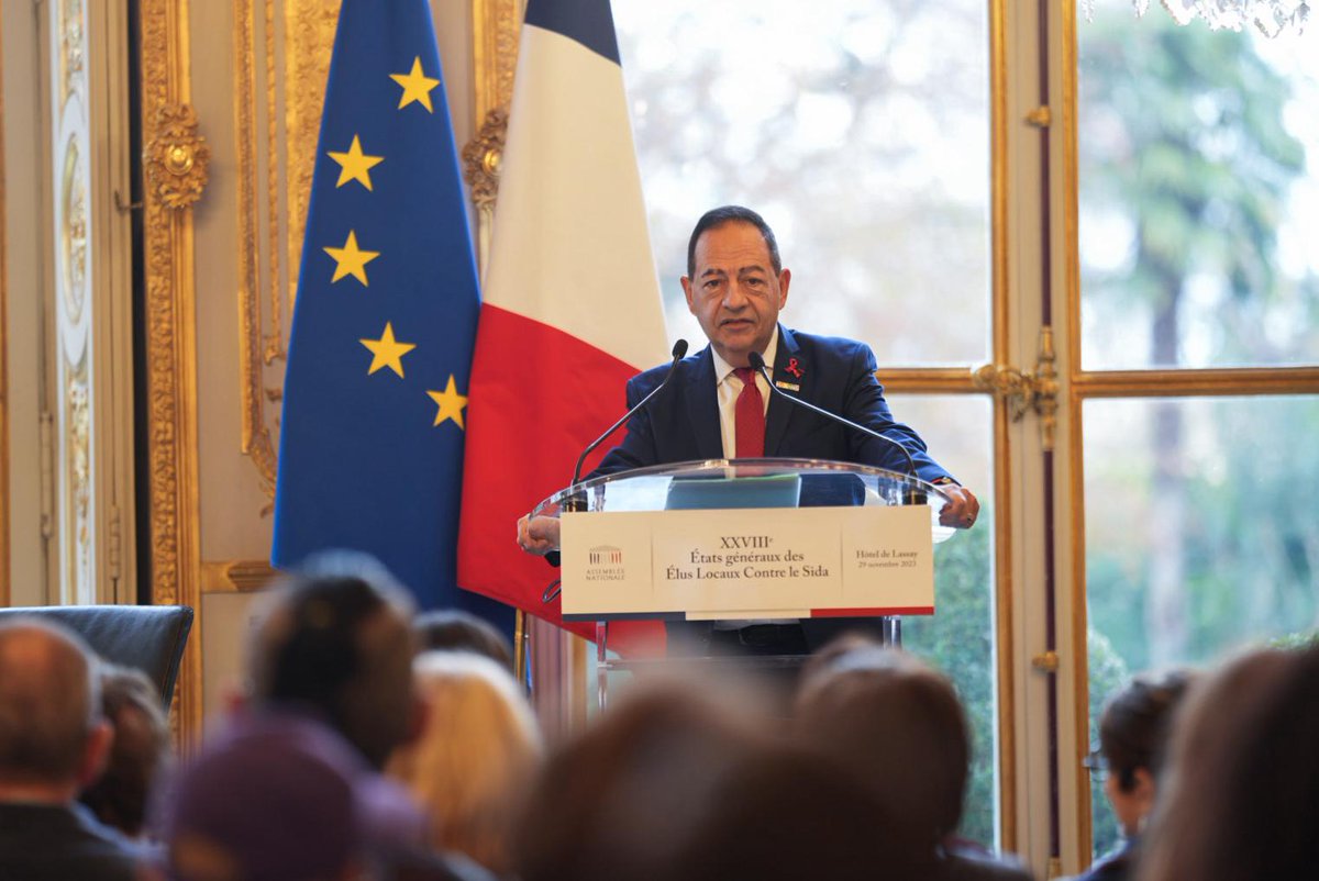 'Je terminerai par une note d'espoir car un monde sans #sida est possible ! En France nous avons tout ce qu'il faut pour y arriver ! Nous avons les outils. A 2 jours de la journée mondiale de lutte contre le #sida, mobilisons-nous !' @JeanLucRomero clôture les états généraux.