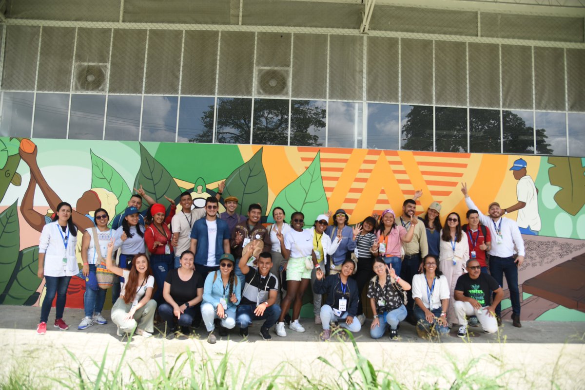 AicsBogota's tweet image. 🧵Desde &quot;Juventudes: el Campo en Movimiento&quot;, celebramos el éxito del Encuentro Latinoamericano de Juventudes por el Desarrollo Rural. Más de 100 jóvenes Latinoamérica se reunieron en Palmira y unieron fuerzas para impulsar un desarrollo rural sostenible de la región🫱🏽‍🫲🏾🌎