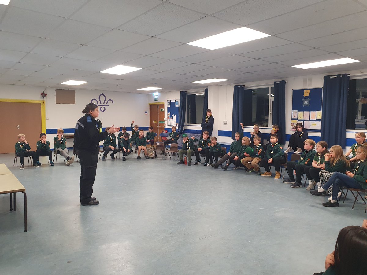 NorthWestCovWMP's tweet photo. PCSO's Davies and Underwood have been @29thand79thScoutGoup tonight. Fun time had by all.
#lotsofquestionsasked
#policeofficersofthefuture. https://t.co/yEij6ctozp