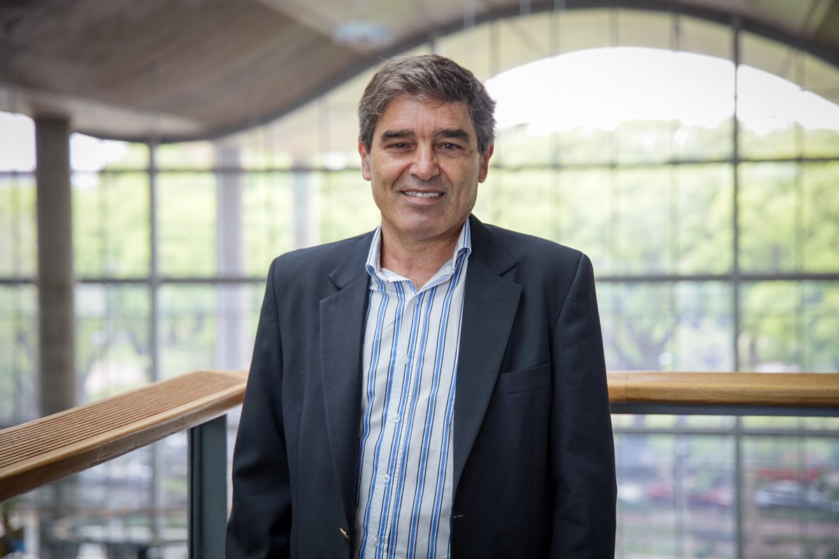 MINISTRO DE SALUD

Quiero contarles que Fernán Quirós continuará siendo el Ministro de Salud de la Ciudad.

Desde el 2019 es la persona que conduce la gestión de la salud de los porteños. Lo vimos trabajando profesionalmente y cuidando de todos durante la pandemia y es un