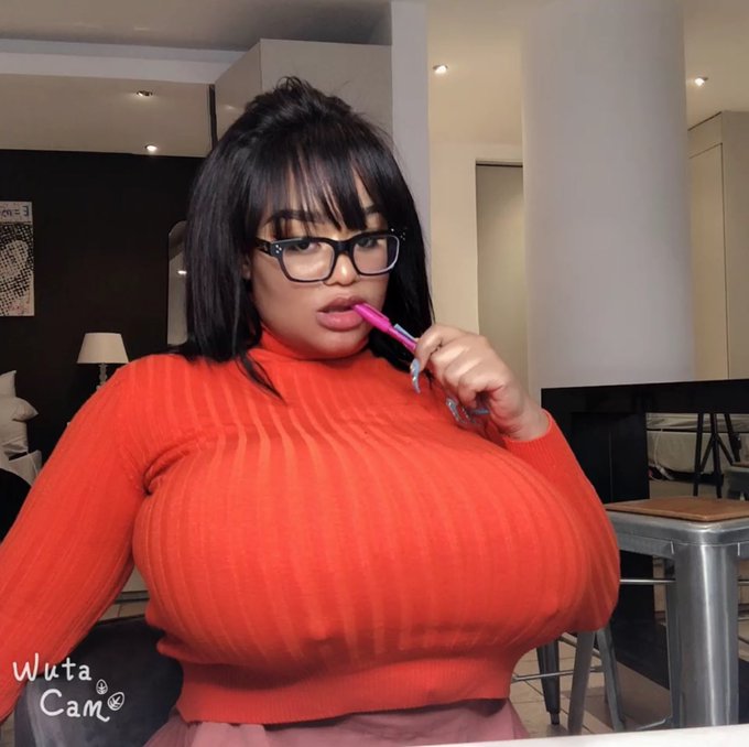 Velma Turns Naughty 😏 https://t.co/FxqjV3ORLX https://t.co/QnrBkIOdLJ
