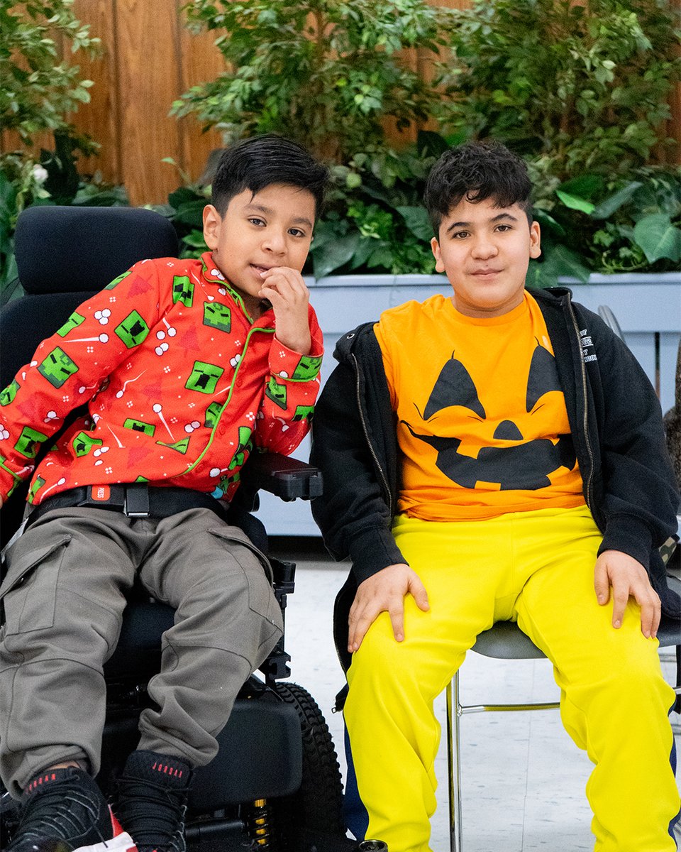 ViscardiCenter's tweet image. Keeping the fun going, students and staff continued displaying their spirit by wearing fun outfits for Mismatch Day!  

#Spiritweek #FunOutfits #MismatchDay
