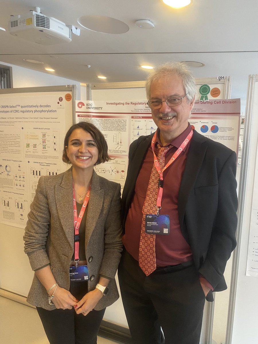 That moment when “the father” of the click chemistry @MortenMeldal comes by your “click chemistry” poster #proteinsignaling2023 @ScienceCluster