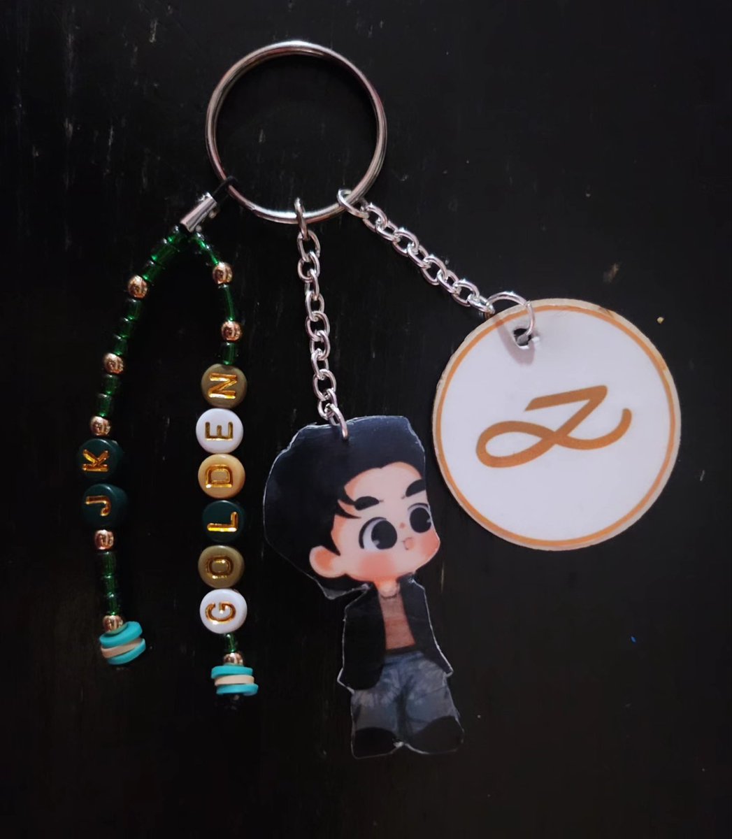 My_genius_lab93's tweet photo. Más novedades en #llaveros !! Esta vez de #jungkook_golden . Os gusta? Pues como siempre pedidos por MD 💜

#handmade #hechoamano #btsmerch #btshandmade #llaveropersonalizado #kpopmerch #kpophandmade #JUNGKOOk https://t.co/QwVtCUaVqr