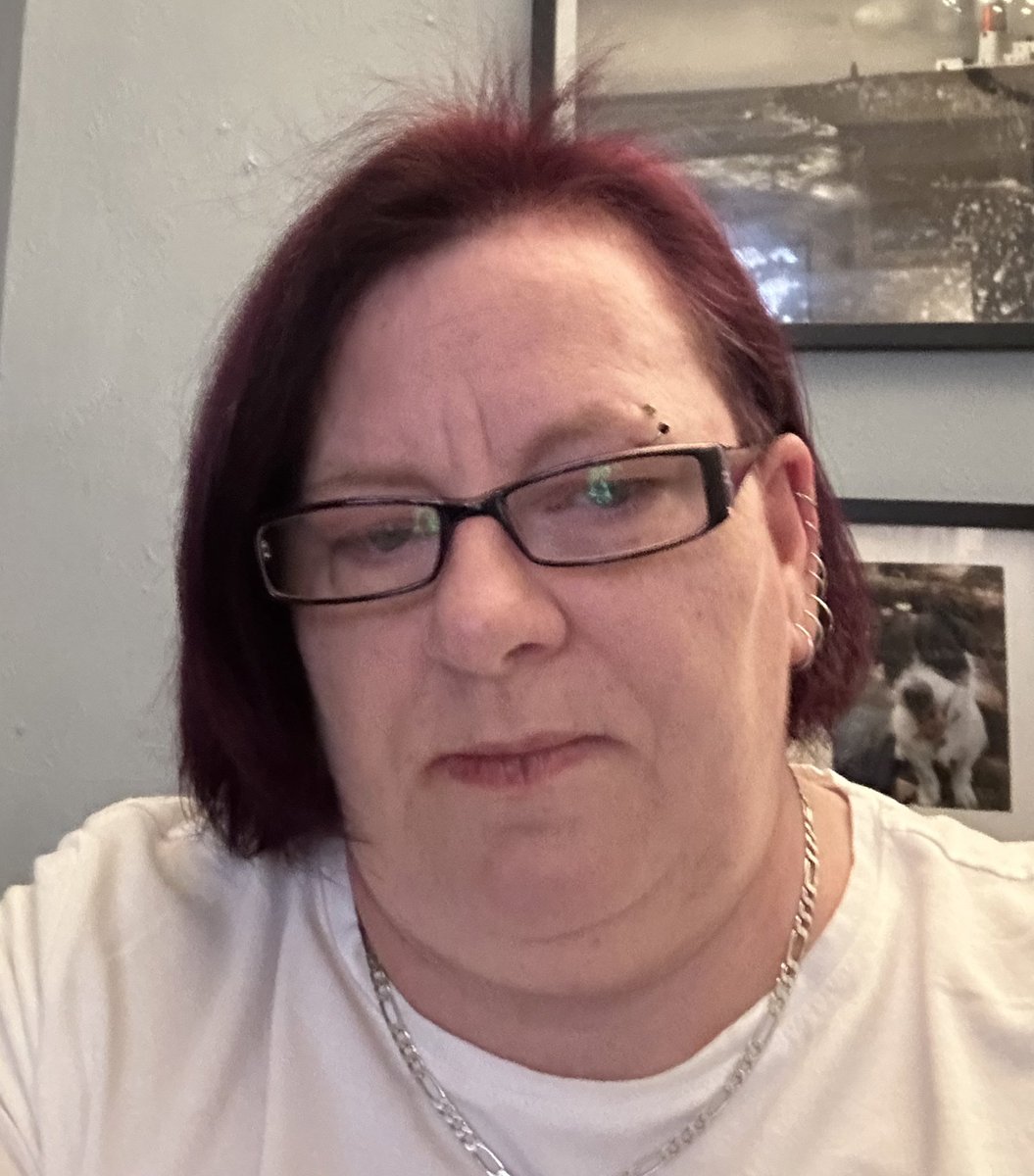 Beth_Autistic's tweet photo. When your best mate @Sonnmclean tells you about yourself and the need for self care #ChallengeAccepted #hairsorted https://t.co/ZdRMPoVp7i
