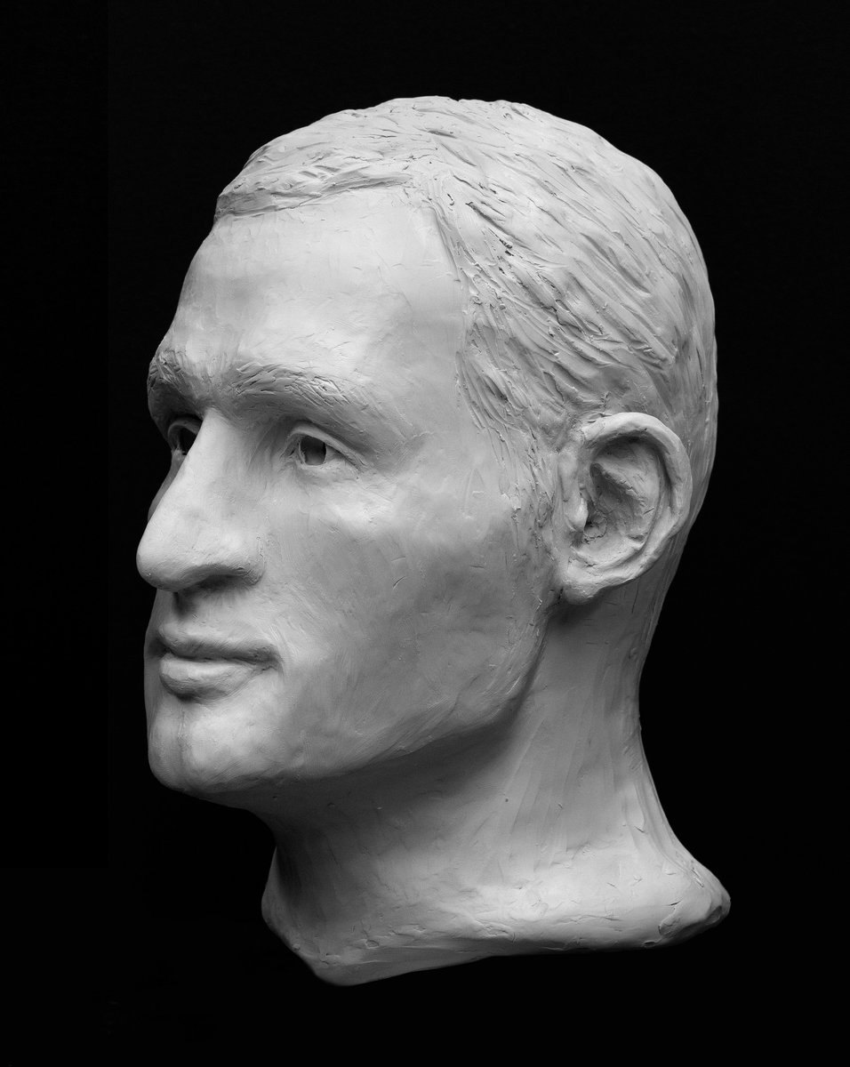 ClarkCountyNV's tweet photo. #ClarkCounty & @LVMPD are asking for the public’s help to identify a homicide victim found at Lake Mead in 2022. 

Take a look at these facial approximation images created by an @FBI lab based on remains found by Coroner’s office investigators. @Namusinfo

Anyone who may have information that may help identify the victim, email coroner@clarkcountynv.gov. Case # is: 2022-02725. https://t.co/tidrI0FZzZ