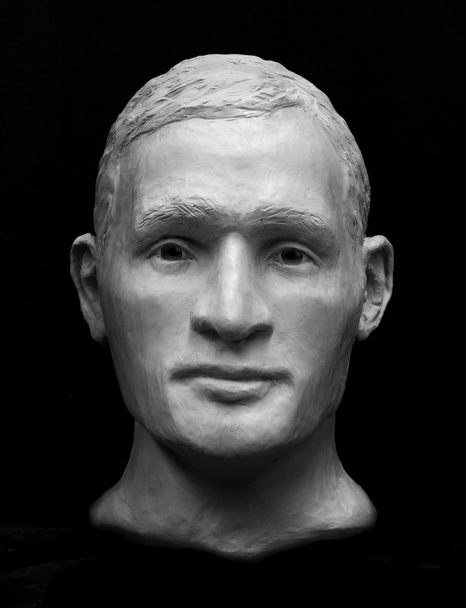 ClarkCountyNV's tweet photo. #ClarkCounty & @LVMPD are asking for the public’s help to identify a homicide victim found at Lake Mead in 2022. 

Take a look at these facial approximation images created by an @FBI lab based on remains found by Coroner’s office investigators. @Namusinfo

Anyone who may have information that may help identify the victim, email coroner@clarkcountynv.gov. Case # is: 2022-02725. https://t.co/tidrI0FZzZ
