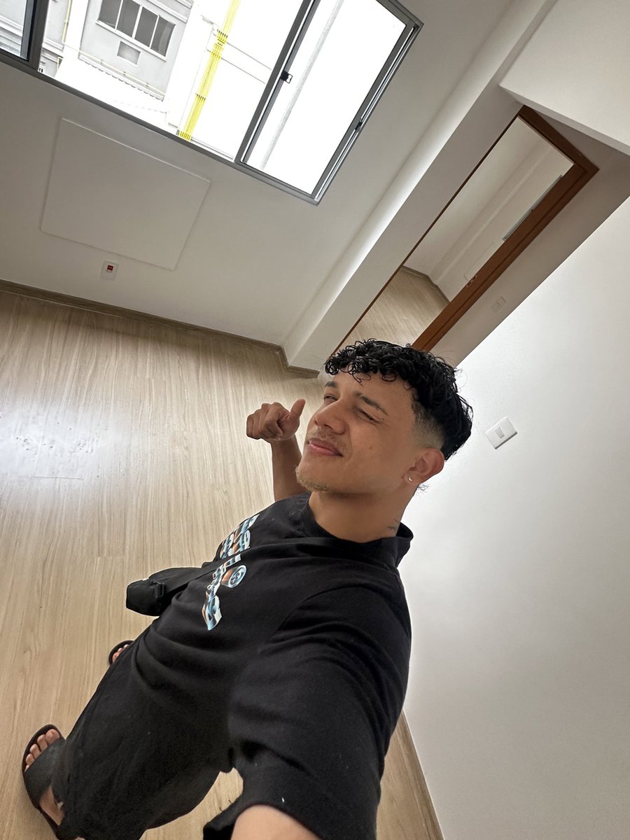 m4yron's tweet photo. se Deus não gosta de gays pq a gente continua vencendo? ❤️🏠 https://t.co/sSgVE0Q1TW