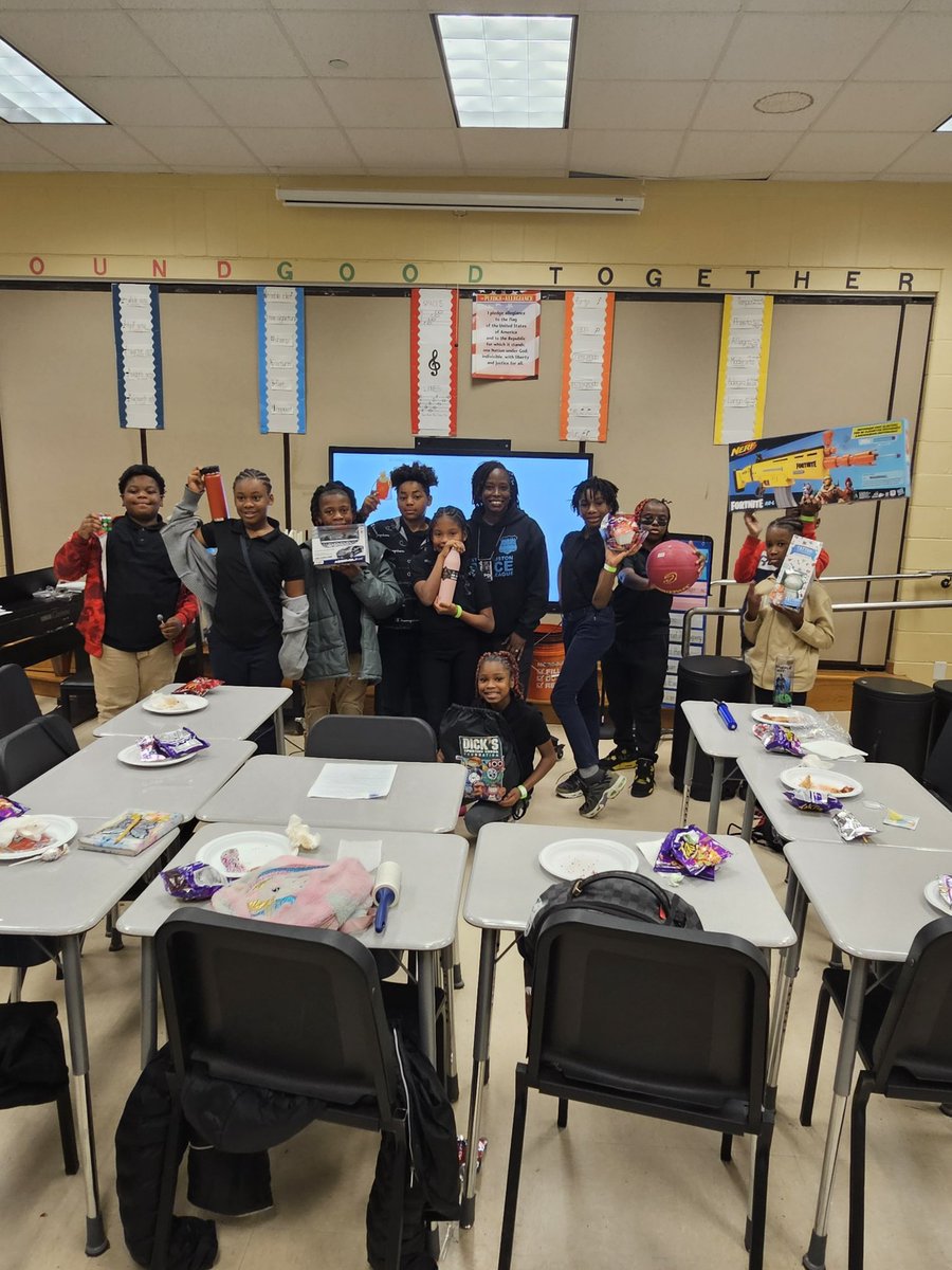 GhpalMyers22's tweet photo. We are ALL interested in the End Game.  It may be working out to be fit or pursuing our passion to help others. Whatever it is; These young scholars understood the assignment. 🤩#PizzaParty 🍕 #Brainbucks #BrainWise #WeArePAL https://t.co/jh57OMUGzj